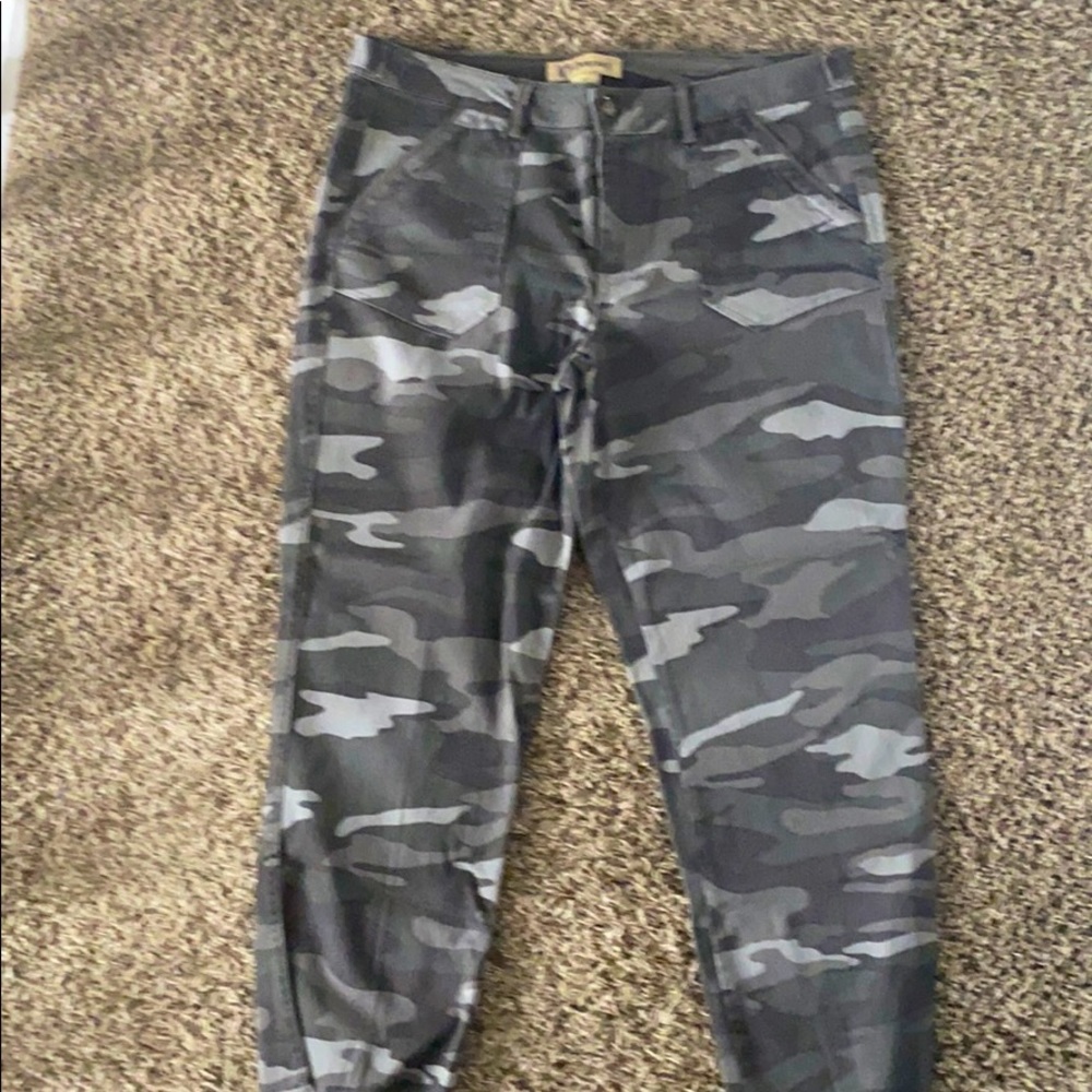 Cropped pants